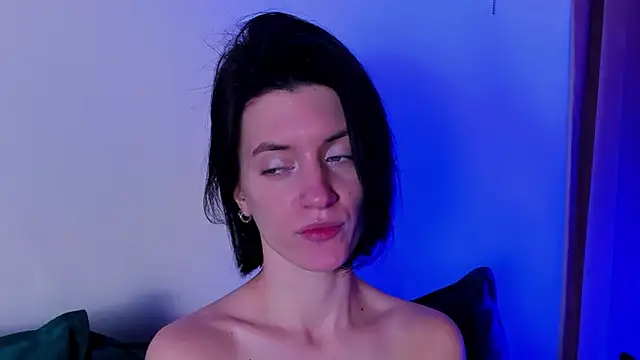 Snapshot of roxy_riot_ chatting on 02.10.25 roxy riot online show from 02.10.25