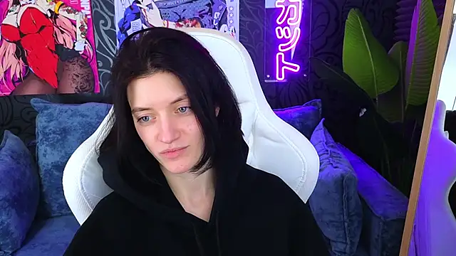 Snapshot of roxy_riot_ chatting on 02.18.25 roxy riot online show from 02.18.25