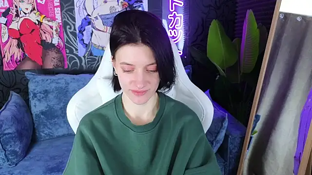 Snapshot of roxy_riot_ chatting on 02.20.25 roxy riot online show from 02.20.25