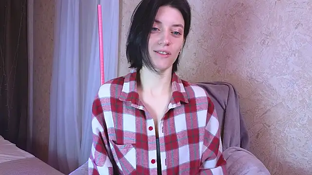 Snapshot of roxy_riot_ chatting on 02.25.25 roxy riot online show from 02.25.25