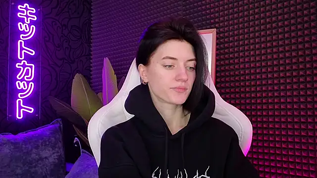 Snapshot of roxy_riot_ chatting on 03.11.25 roxy riot online show from 03.11.25