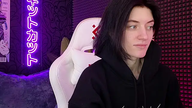 Snapshot of roxy_riot_ chatting on 03.11.25 roxy riot online show from 03.11.25