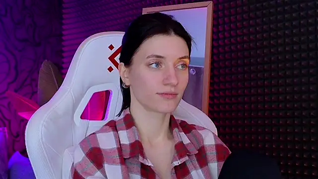 Snapshot of roxy_riot_ chatting on 03.16.25 roxy riot online show from 03.16.25