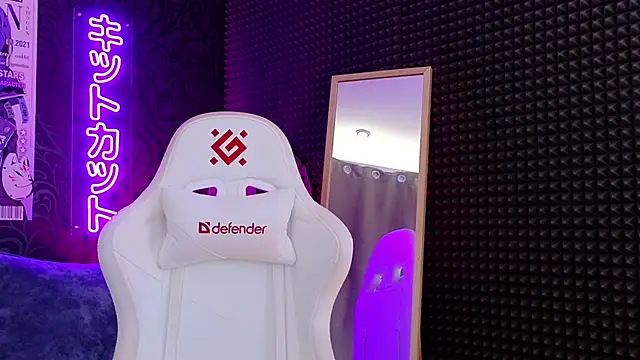 Snapshot of roxy_riot_ chatting on 03.22.25 roxy riot online show from 03.22.25