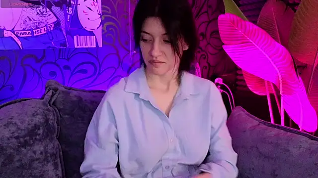 Snapshot of roxy_riot_ chatting on 09.21.25 roxy riot online show from 09.21.25