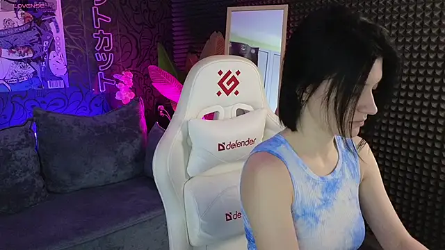 Snapshot of roxy_riot_ chatting on 10.11.25 roxy riot online show from 10.11.25