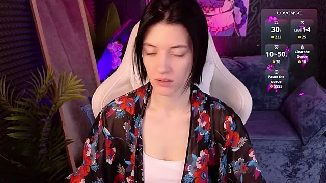 Snapshot of roxy_riot_ chatting on 11.20.25 roxy riot online show from 11.20.25