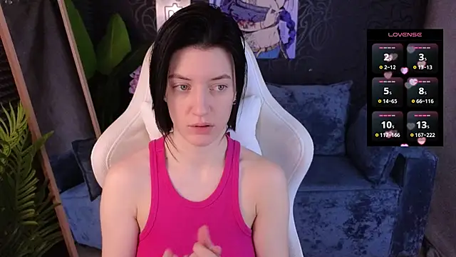 Snapshot of roxy_riot_ chatting on 12.03.25 roxy riot online show from 12.03.25