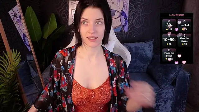 Snapshot of roxy_riot_ chatting on 12.15.25 roxy riot online show from 12.15.25