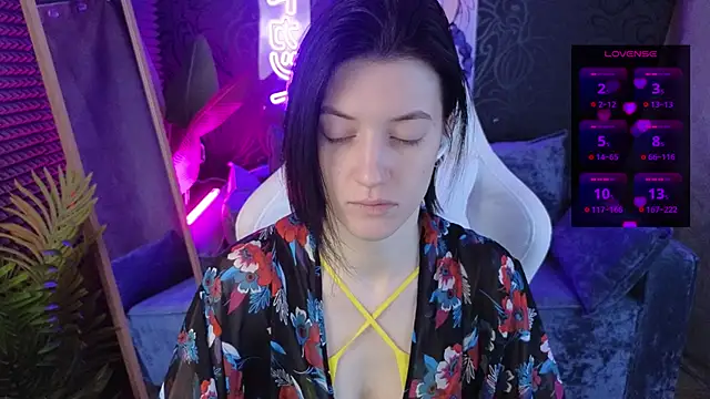 Snapshot of roxy_riot_ chatting on 12.16.25 roxy riot online show from 12.16.25