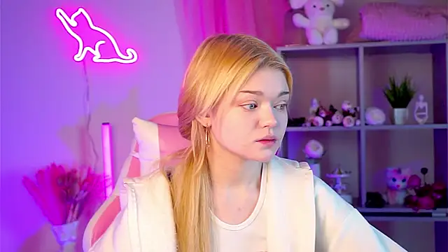 AdeleCartier online show from 03.19.25