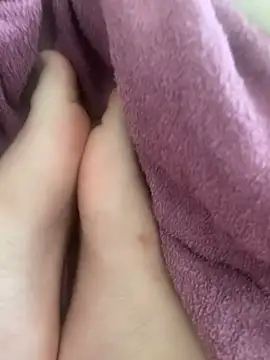 feetsss1 online show from 02.04.25