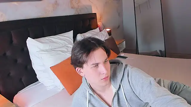 AdrianoAubert online show from 03.06.25