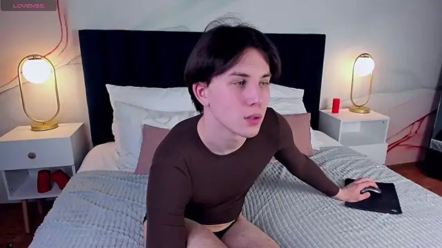 AdrianoAubert online show from 03.08.25