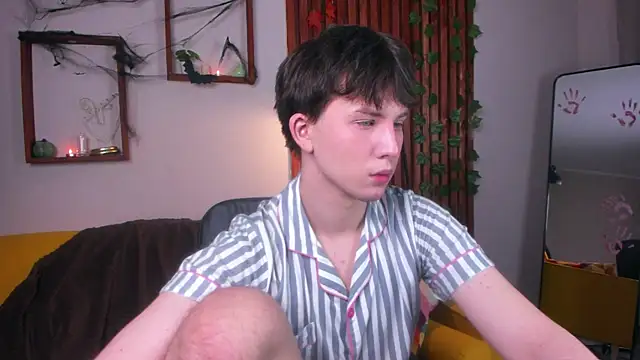 AdrianoAubert online show from 10.31.25