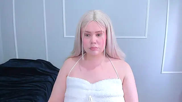 Snapshot of _leana_ chatting on 10.24.25  leana  online show from 10.24.25