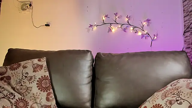 Snapshot of Sara_Falak chatting on 11.05.25 Sara Falak online show from 11.05.25