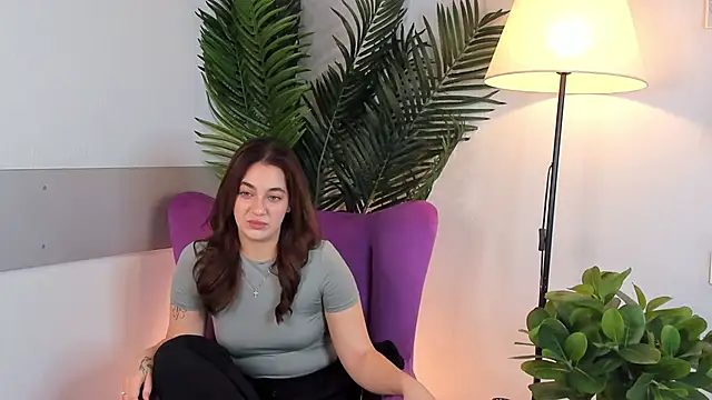 Snapshot of PortiaBellew chatting on 02.05.25 PortiaBellew online show from 02.05.25