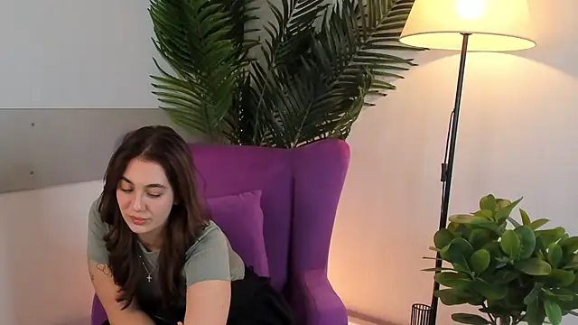 Snapshot of PortiaBellew chatting on 02.05.25 PortiaBellew online show from 02.05.25