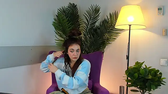 Snapshot of PortiaBellew chatting on 02.07.25 PortiaBellew online show from 02.07.25