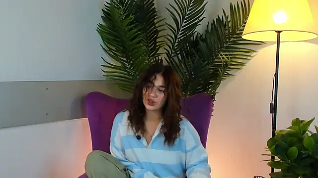 Snapshot of PortiaBellew chatting on 02.07.25 PortiaBellew online show from 02.07.25