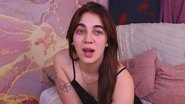 Snapshot of PortiaBellew chatting on 02.15.25 PortiaBellew online show from 02.15.25