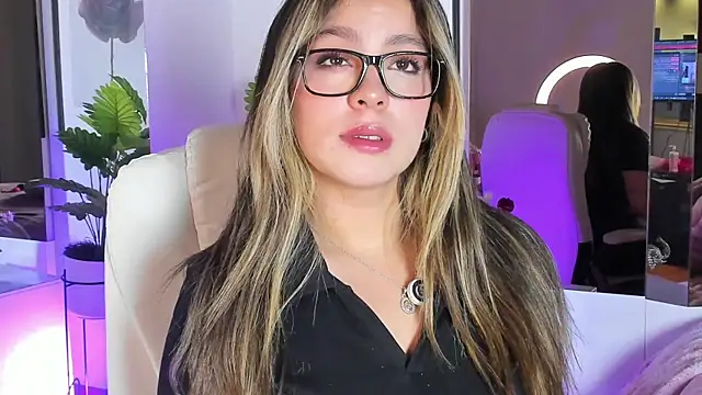 Snapshot of Cloee_Rainbow1 chatting on 05.16.26 Cloee Rainbow1 online show from 05.16.26