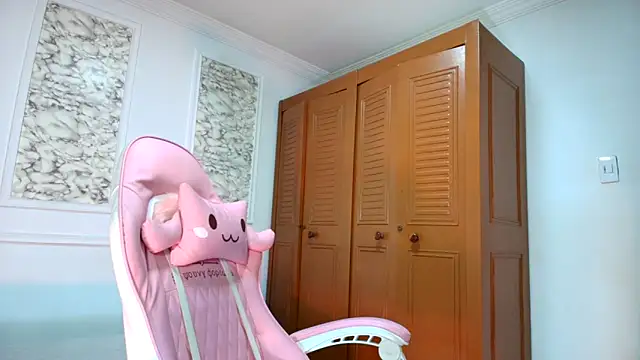 Snapshot of Danella_houston chatting on 11.05.25 Danella houston online show from 11.05.25