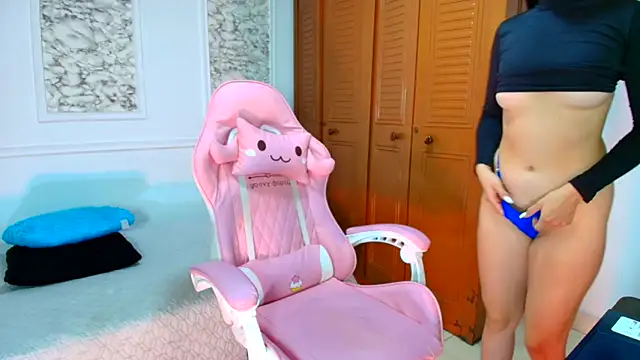 Snapshot of Danella_houston chatting on 11.19.25 Danella houston online show from 11.19.25