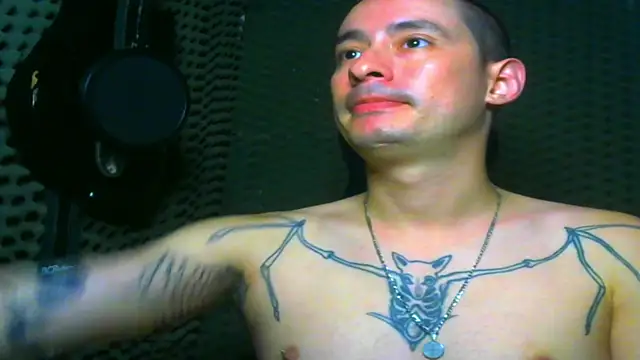 Snapshot of vampireathome chatting on 03.17.25 vampireathome online show from 03.17.25