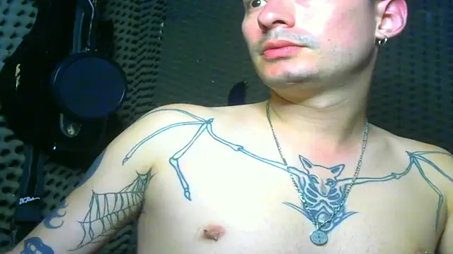 Snapshot of vampireathome chatting on 03.19.25 vampireathome online show from 03.19.25