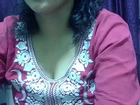Snapshot of Your_cutiepie_ chatting on 05.27.26 Your cutiepie online show from 05.27.26