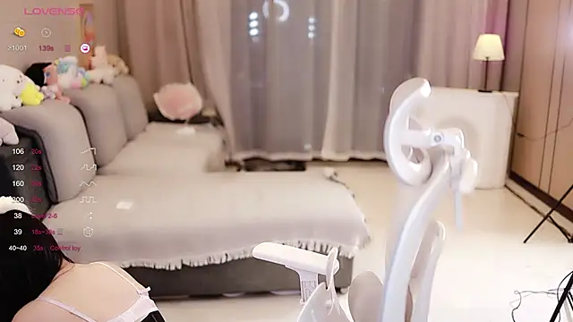 Moonccoi online show from 02.13.25