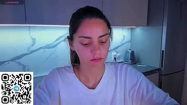 Snapshot of EmiliaZen chatting on 07.16.26 EmiliaZen online show from 07.16.26