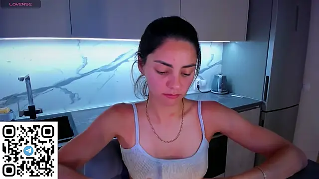 Snapshot of EmiliaZen chatting on 07.18.26 EmiliaZen online show from 07.18.26