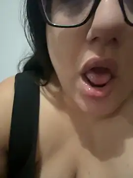 Snapshot of daianaspencer chatting on 11.21.25 daianaspencer online show from 11.21.25