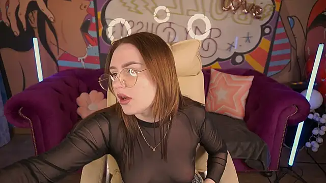 Snapshot of DivineJass chatting on 03.07.25 DivineJass online show from 03.07.25