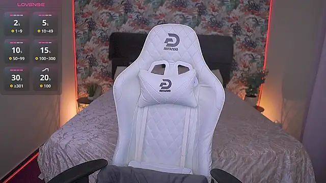 Snapshot of DivineJass chatting on 03.26.26 DivineJass online show from 03.26.26