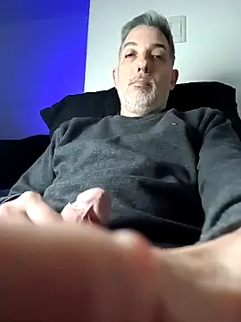 Snapshot of Sexyguycumming chatting on 10.28.25 Sexyguycumming online show from 10.28.25