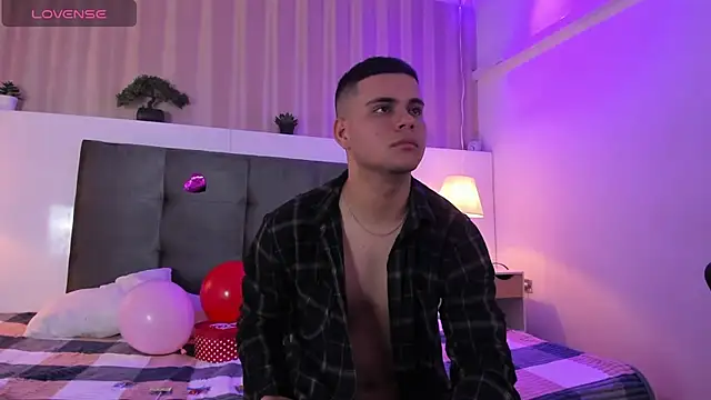 Sebastian Phoenix online show from 02.15.25