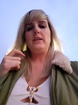 Sexybiene969 online show from 10.14.25