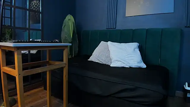 scarlet edwars online show from 04.04.26