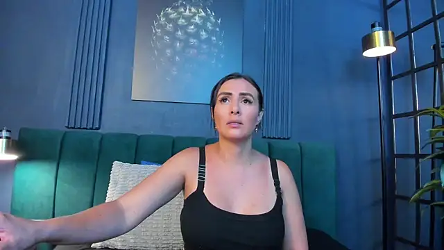 scarlet edwars online show from 04.22.26