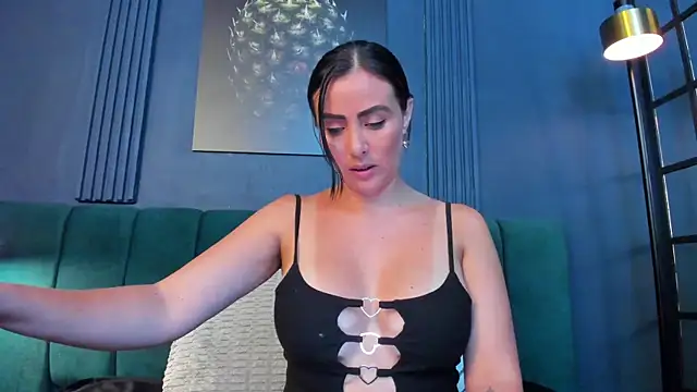 scarlet edwars online show from 04.24.26