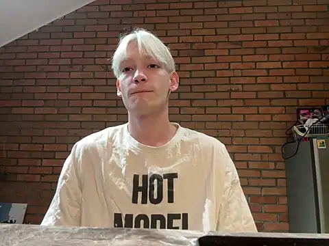 Snapshot of Julian_wins chatting on 02.07.25 Julian wins online show from 02.07.25