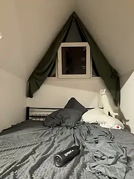 Snapshot of Julian_wins chatting on 03.22.25 Julian wins online show from 03.22.25