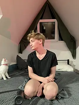 Snapshot of Julian_wins chatting on 03.22.25 Julian wins online show from 03.22.25