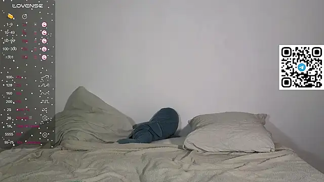 Snapshot of Julian_wins chatting on 12.20.25 Julian wins online show from 12.20.25