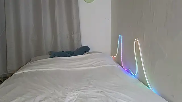 Julian wins online show from 04.02.26