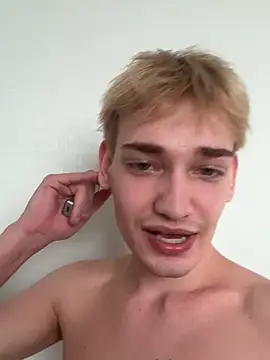 Julian wins online show from 04.10.26